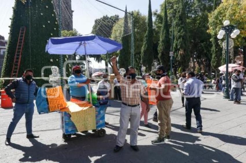 ZÓCALO . VENDEDORES AMBULANTES