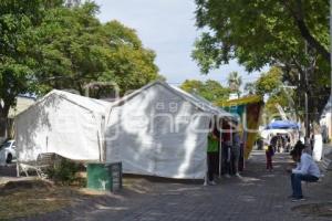 TEHUACÁN . INSTALACIÓN DE PUESTOS