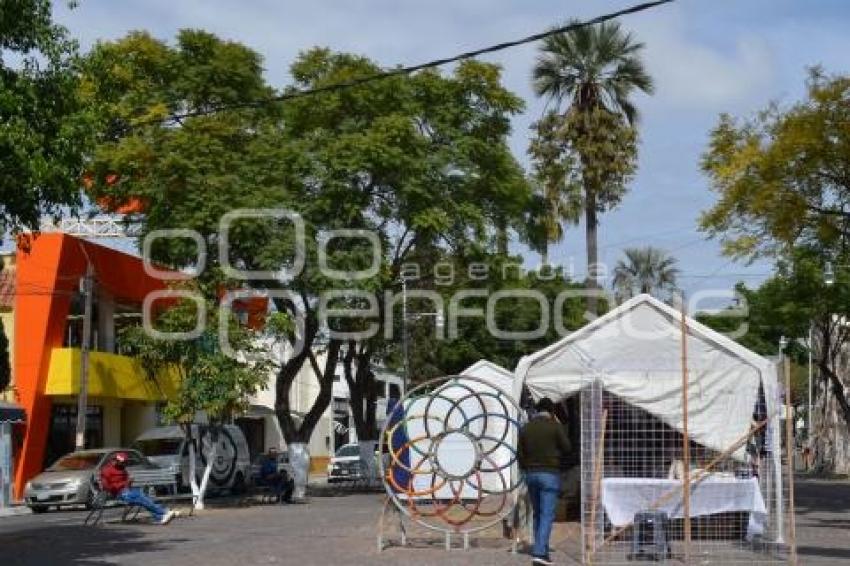 TEHUACÁN . INSTALACIÓN DE PUESTOS