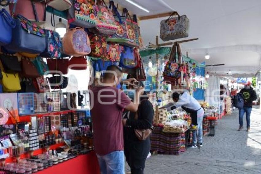 TEHUACÁN . INSTALACIÓN DE PUESTOS