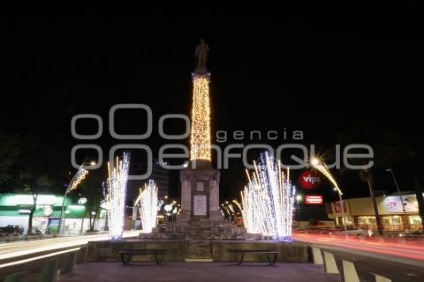 AVENIDA JUÁREZ . ILUMINACIÓN NAVIDEÑA