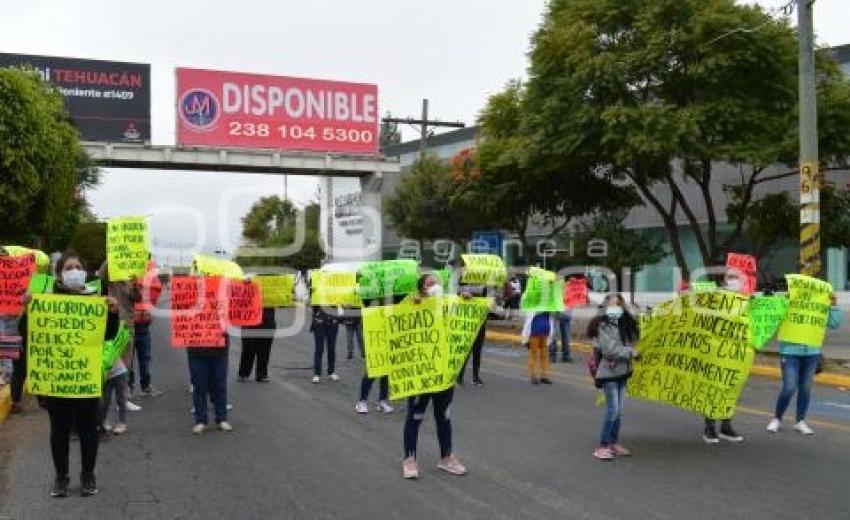 TEHUACÁN . BLOQUEO