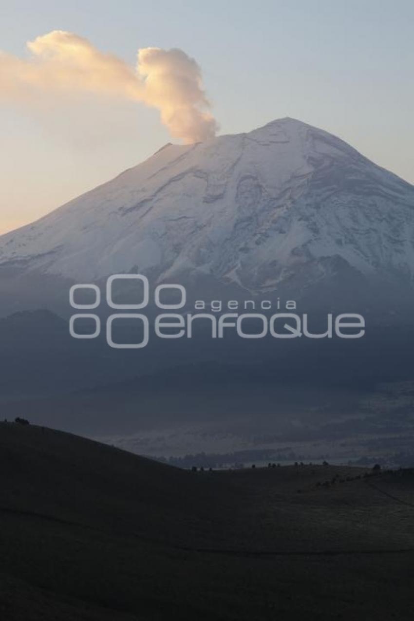 VOLCÁN POPOCATÉPETL . FUMAROLA