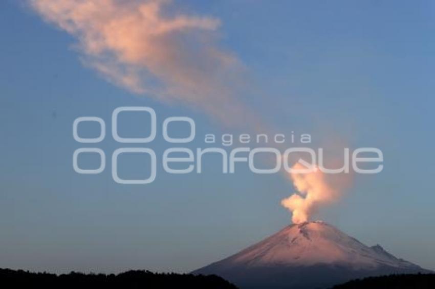 VOLCÁN POPOCATÉPETL . FUMAROLA