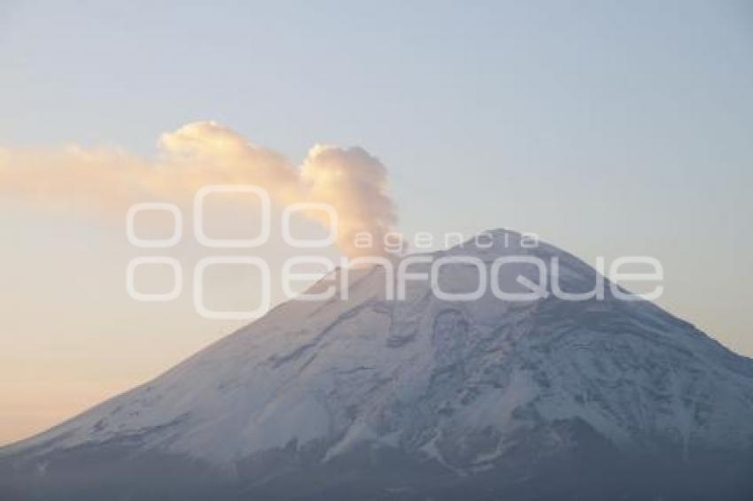 VOLCÁN POPOCATÉPETL . FUMAROLA