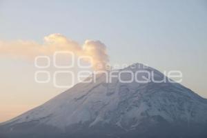 VOLCÁN POPOCATÉPETL . FUMAROLA