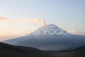 VOLCÁN POPOCATÉPETL . FUMAROLA