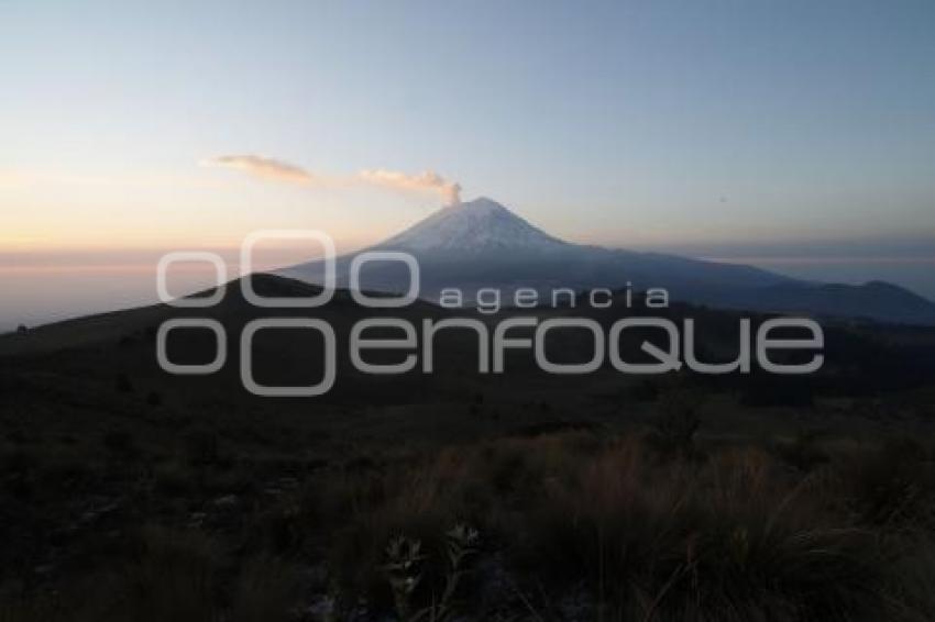 VOLCÁN POPOCATÉPETL . FUMAROLA