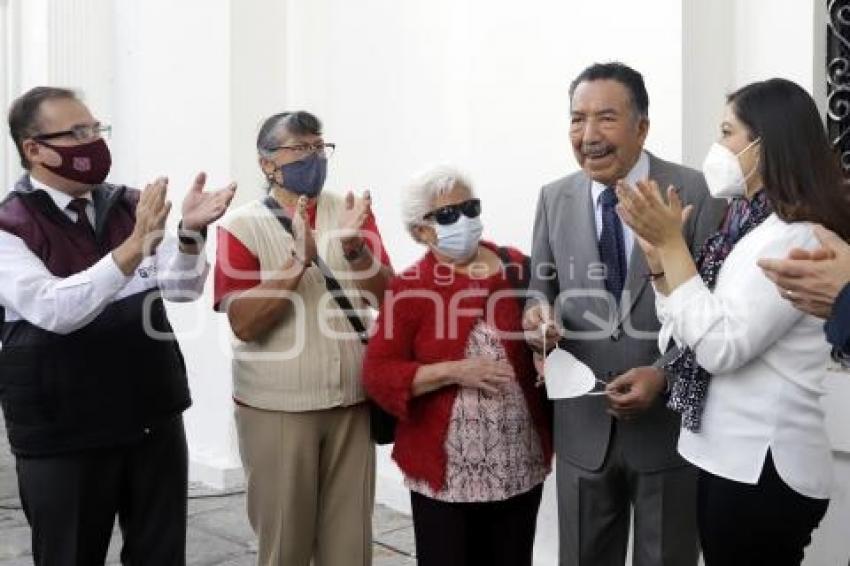 EXPOSICIÓN AL LADO DEL VOLCÁN