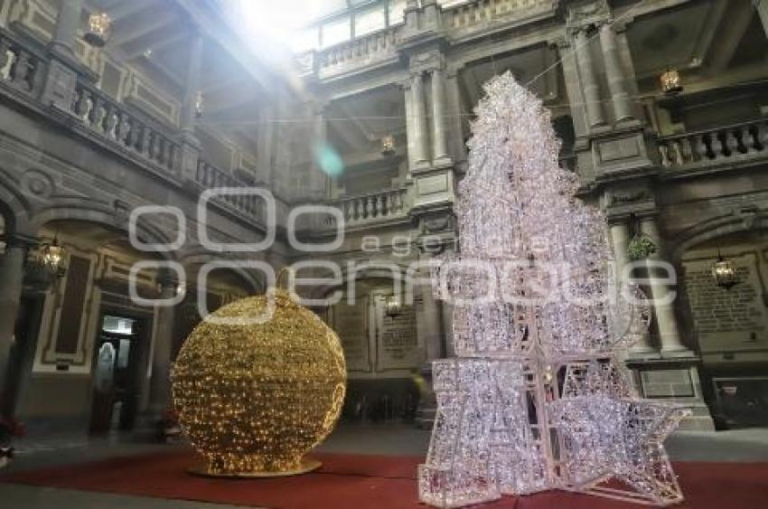 PALACIO MUNICIPAL . ADORNOS NAVIDEÑOS