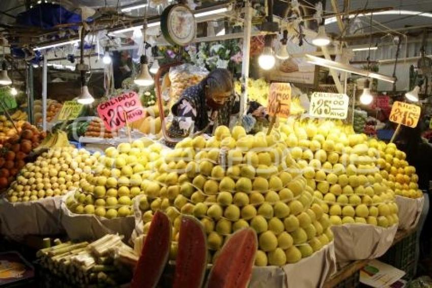 MERCADO . COMPRAS NAVIDEÑAS