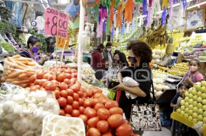 MERCADO . COMPRAS NAVIDEÑAS