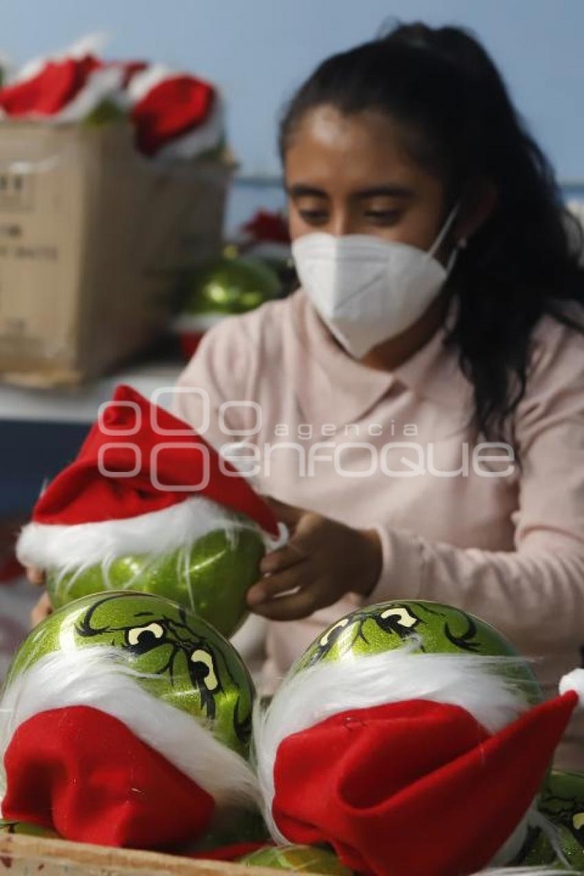 CORONAVIRUS . ESFERAS NAVIDEÑAS