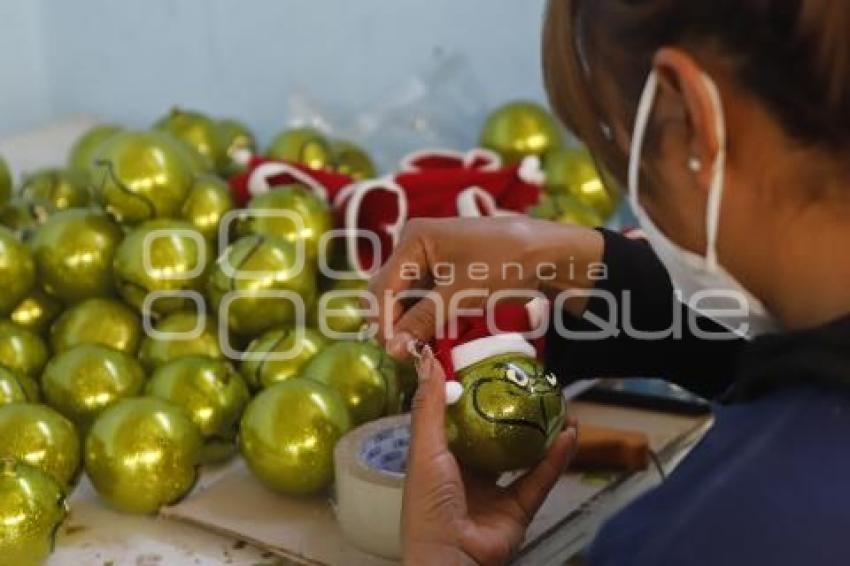 CORONAVIRUS . ESFERAS NAVIDEÑAS