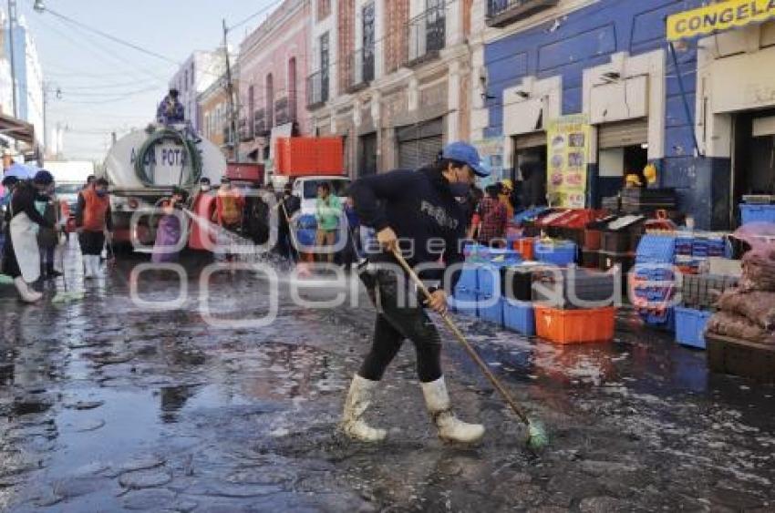 LIMPIEZA MERCADO 5 DE MAYO