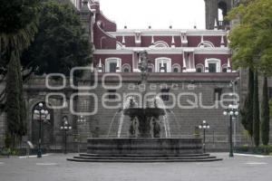 CONFINAMIENTO . ZÓCALO