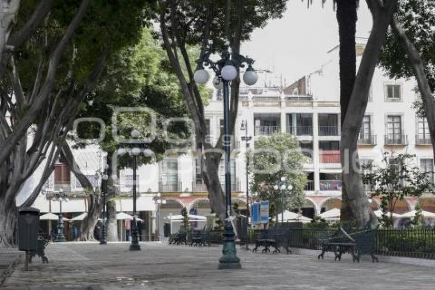 CONFINAMIENTO . ZÓCALO