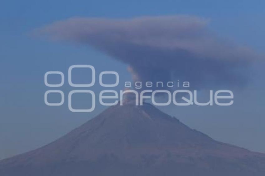 VOLCÁN POPOCATÉPETL . FUMAROLA