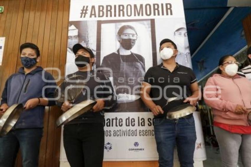 RESTAURANTEROS . ABRIR O MORIR