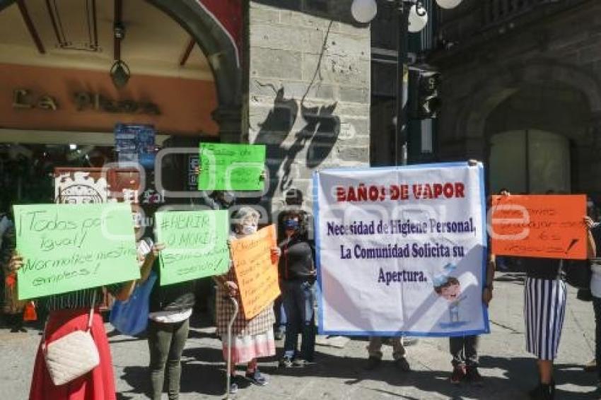 MANIFESTACIÓN . BAÑOS PÚBLICOS