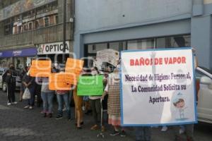 MANIFESTACIÓN . BAÑOS PÚBLICOS