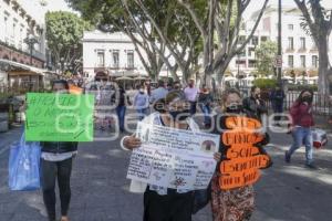 MANIFESTACIÓN . BAÑOS PÚBLICOS