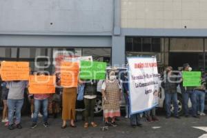 MANIFESTACIÓN . BAÑOS PÚBLICOS