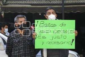 MANIFESTACIÓN . BAÑOS PÚBLICOS