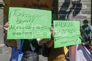 MANIFESTACIÓN . BAÑOS PÚBLICOS