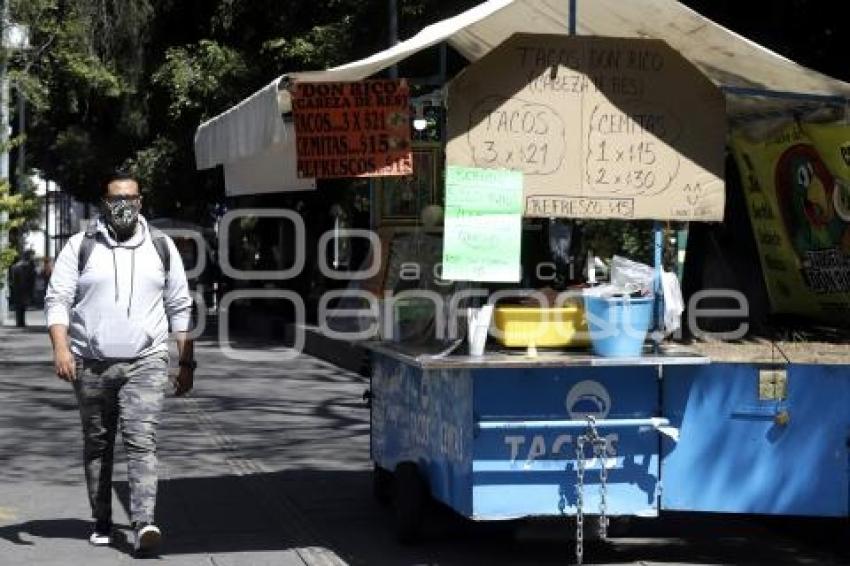 PASEO BRAVO . VENDEDORES AMBULANTES