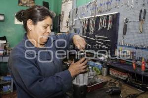 DÍA DE LA MUJER . MECÁNICA