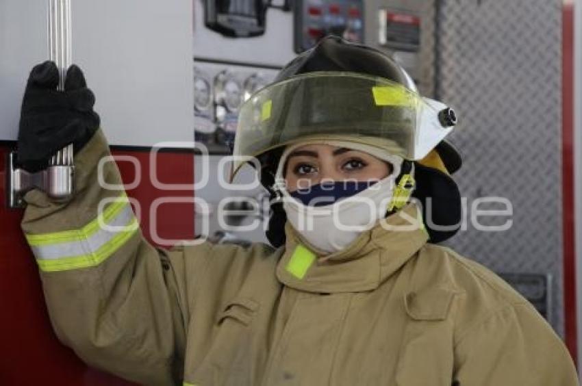 DÍA DE LA MUJER . BOMBERA