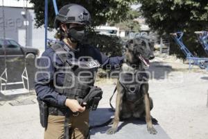 DÍA DE LA MUJER . POLICÍA