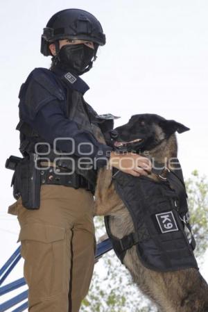 DÍA DE LA MUJER . POLICÍA