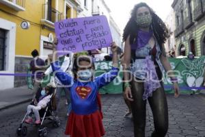 DÍA DE LA MUJER . MANIFESTACIÓN