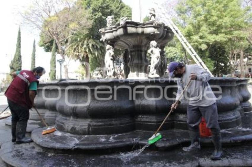 ZÓCALO . LIMPIEZA FUENTE