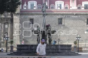 ZÓCALO . LIMPIEZA FUENTE