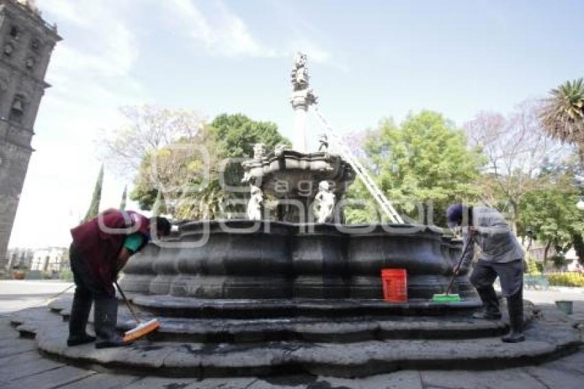 ZÓCALO . LIMPIEZA FUENTE