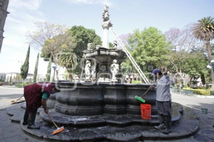 ZÓCALO . LIMPIEZA FUENTE