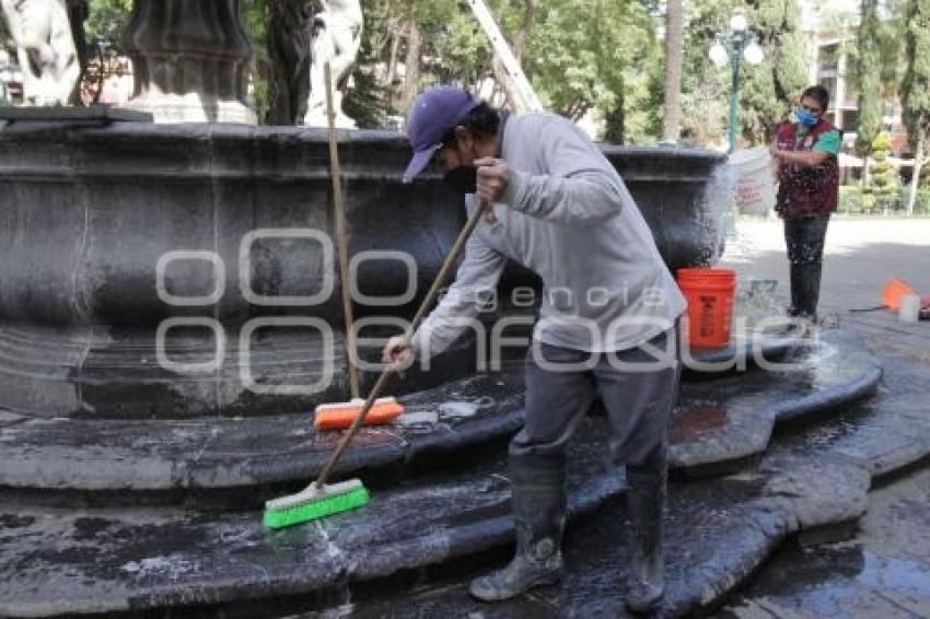 ZÓCALO . LIMPIEZA FUENTE