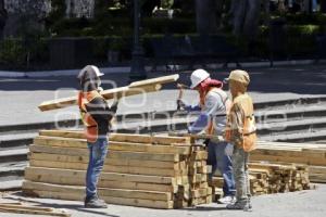 ZÓCALO . TRABAJADORES