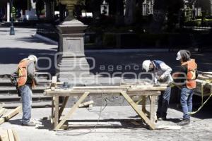 ZÓCALO . TRABAJADORES