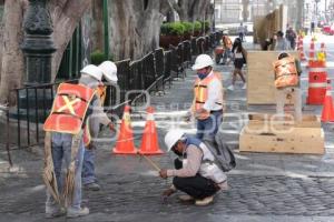 ZÓCALO . TRABAJADORES