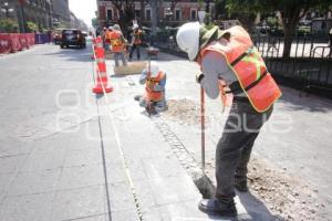 ZÓCALO . TRABAJADORES