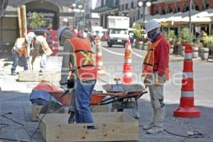 ZÓCALO . TRABAJADORES