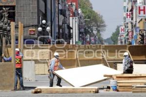 ZÓCALO . TRABAJADORES