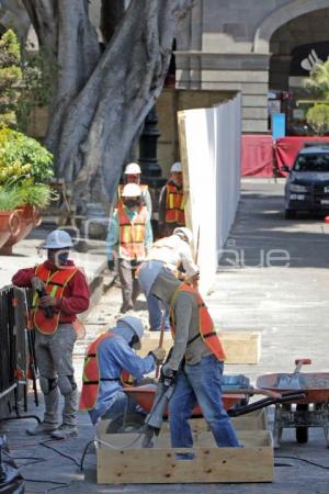 ZÓCALO . TRABAJADORES