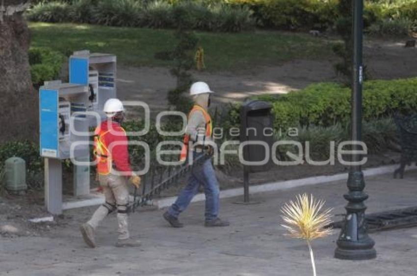 ZÓCALO . TRABAJADORES