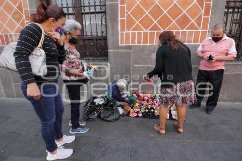 ARTESANÍAS . MUÑECAS DE TRAPO