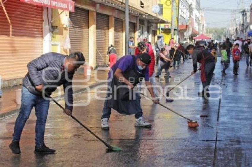 VENDEDORES AMBULANTES . LIMPIEZA